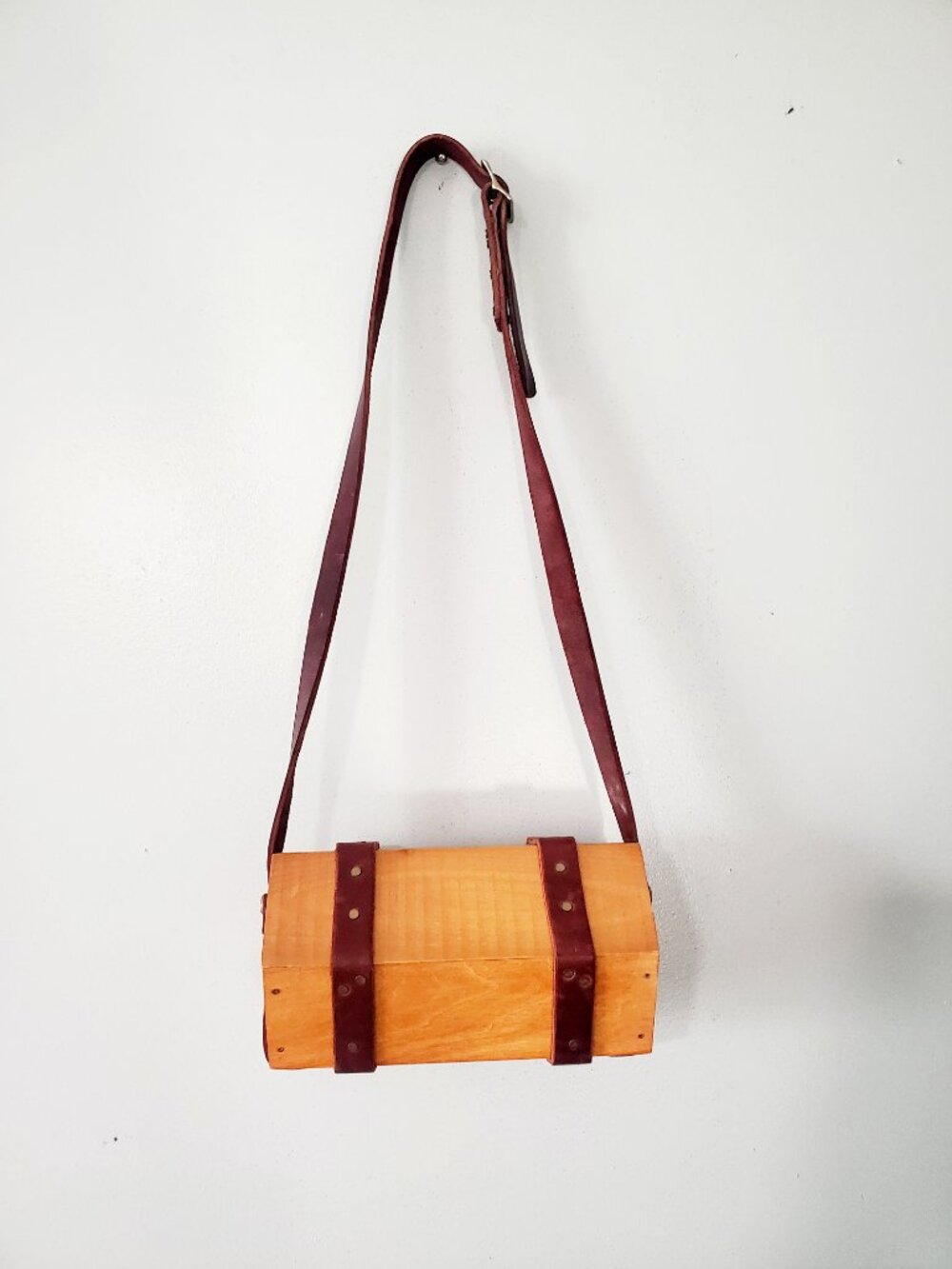 Vintage Handmade Wooden Box Purse Boho Artisan Leather Strap Bag Rustic Cottage - Picture 3 of 16